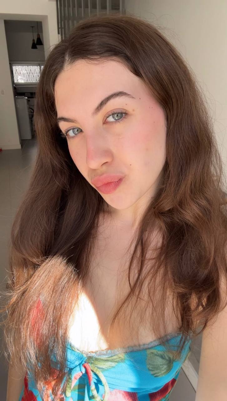 Nude girl Amber in Palembang