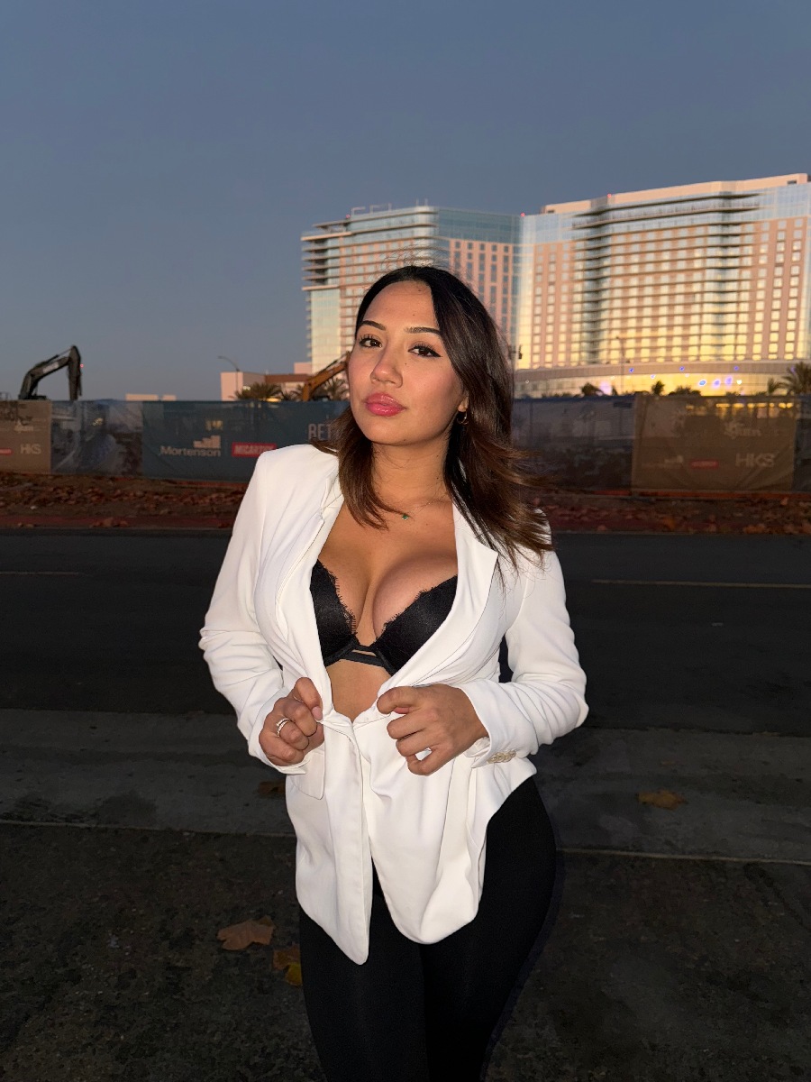 Take a pause and enjoy Ali Cruz — streaming from Palembang