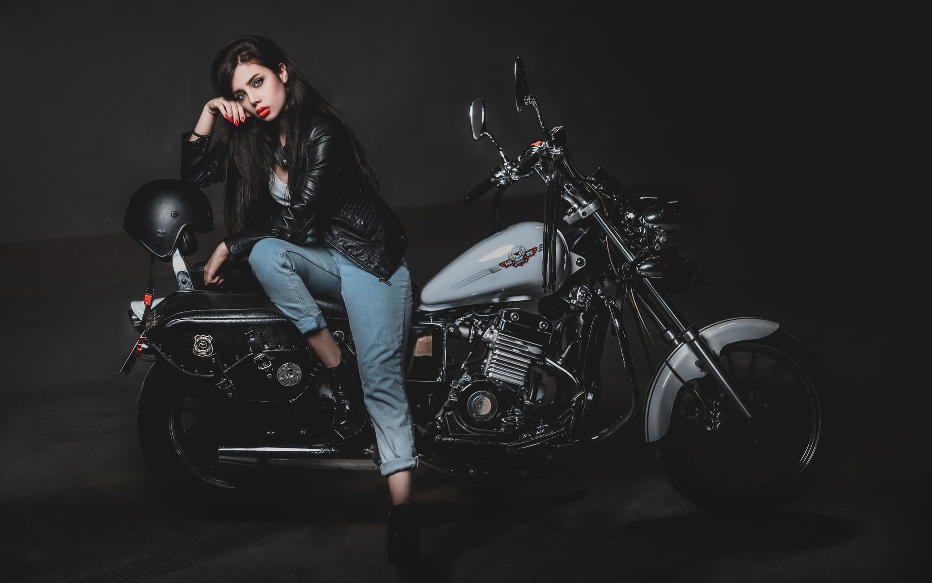 Biker girls: style and drive brings the glow — live moments in Palembang