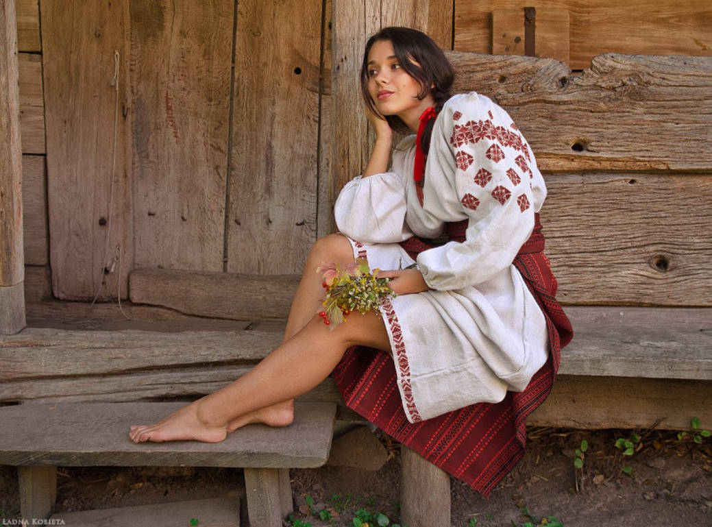 Fresh photos, fresh mood — Women in Slavic costumes online in Palembang
