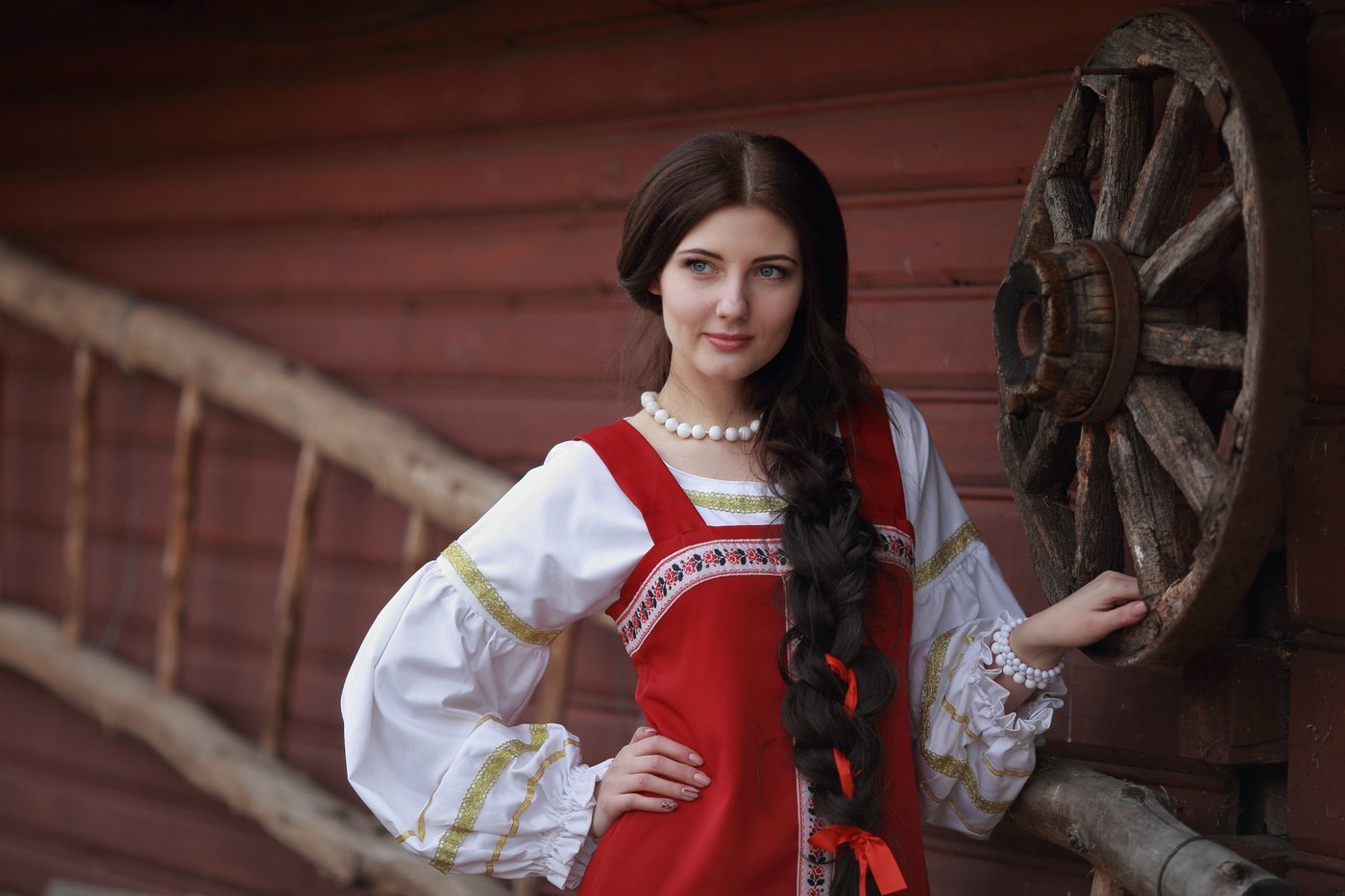 Girls in Slavic costumes’s look of the day — catch her live in Palembang