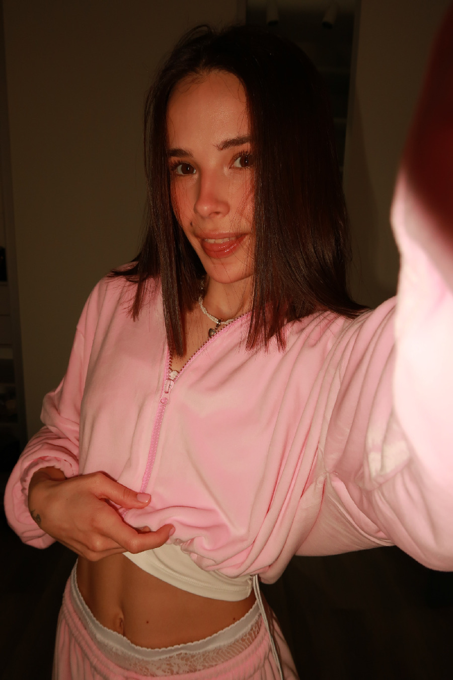 Tina brings the glow — live moments in Palembang