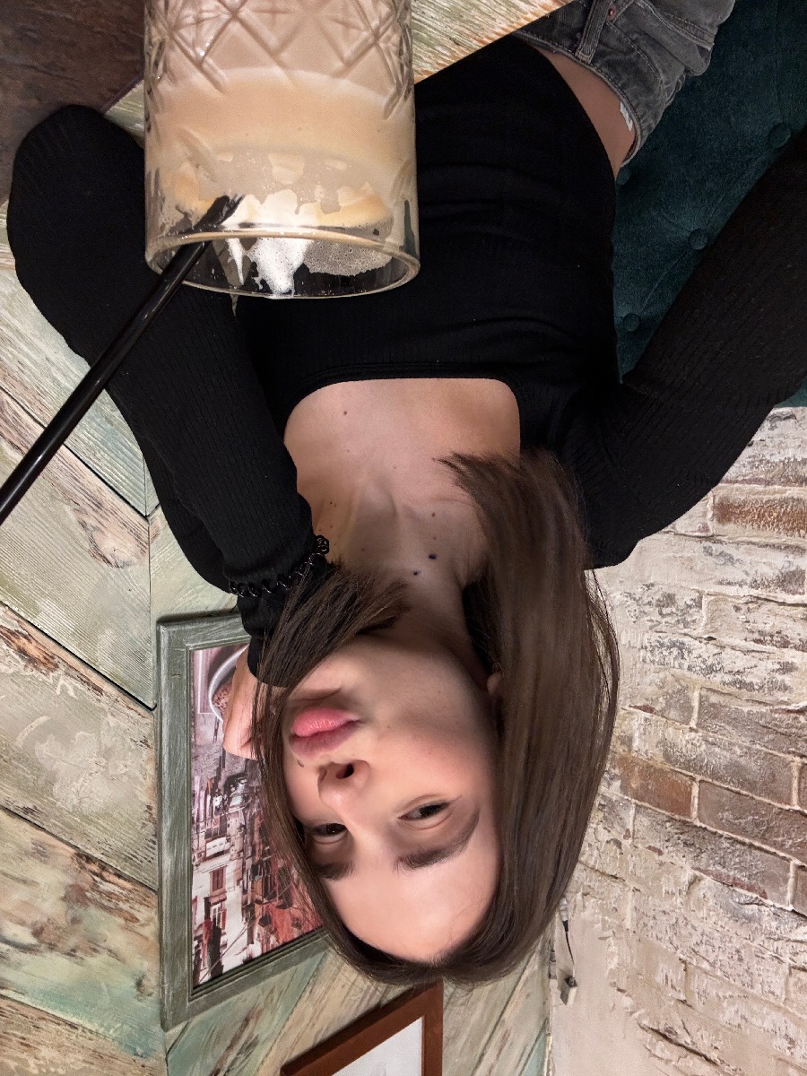 Fresh photos, fresh mood — Tina online in Palembang